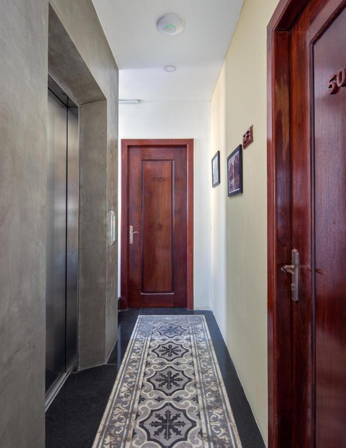 Botum Palace Hotel Phnom Penh Ngoại thất bức ảnh