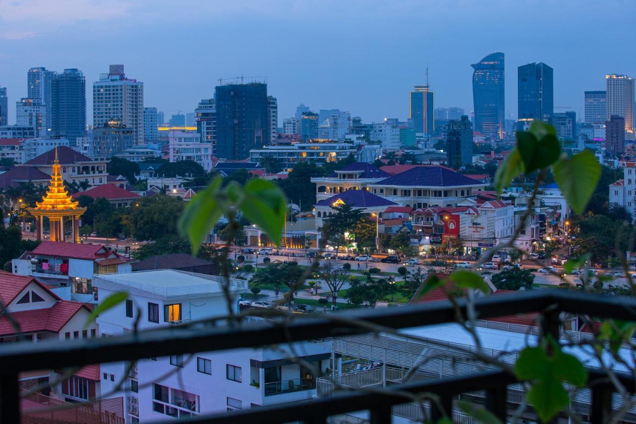 Botum Palace Hotel Phnom Penh Ngoại thất bức ảnh