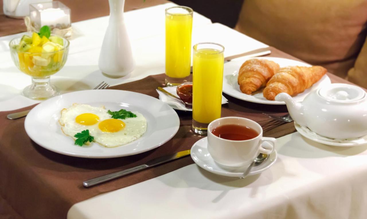 Botum Palace Hotel Phnom Penh Ngoại thất bức ảnh
