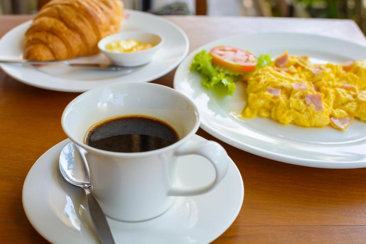 Botum Palace Hotel Phnom Penh Ngoại thất bức ảnh