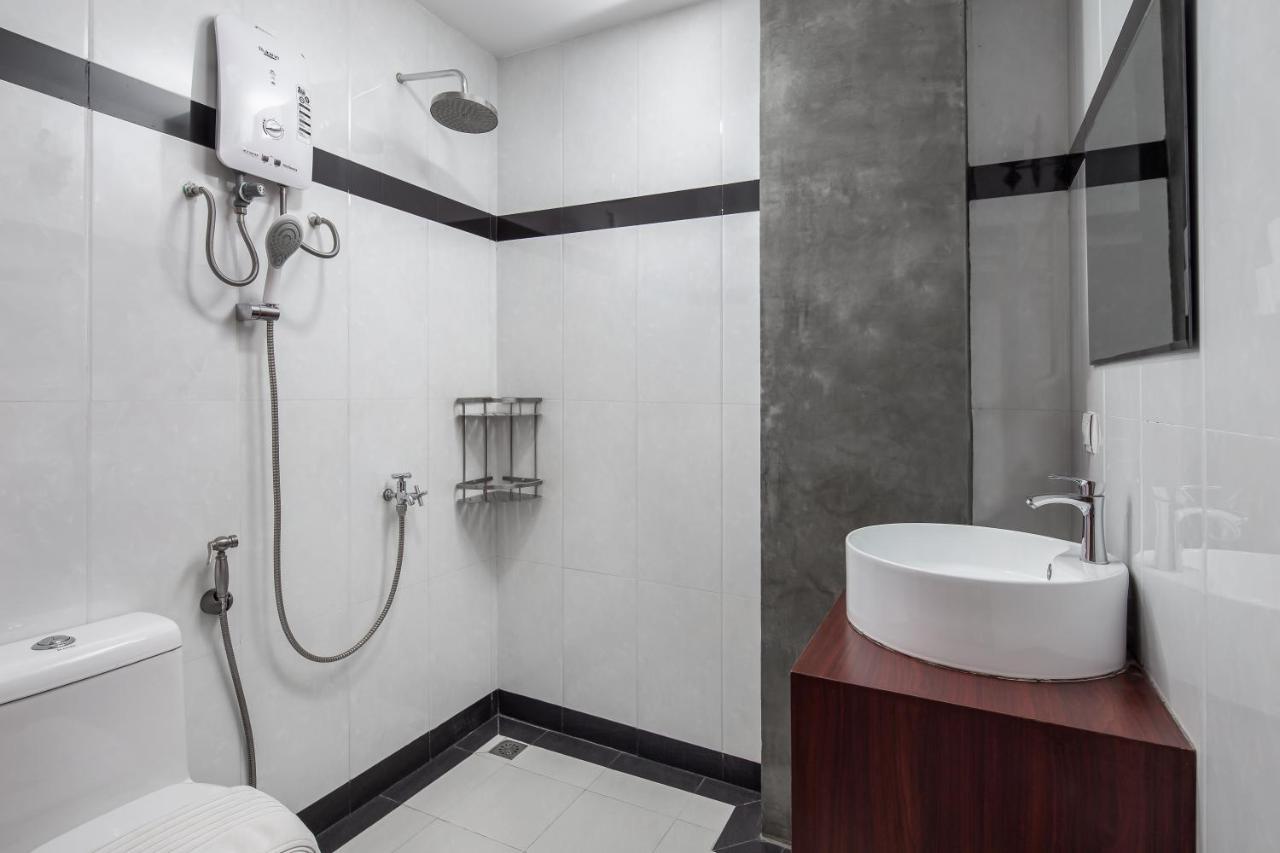 Botum Palace Hotel Phnom Penh Ngoại thất bức ảnh