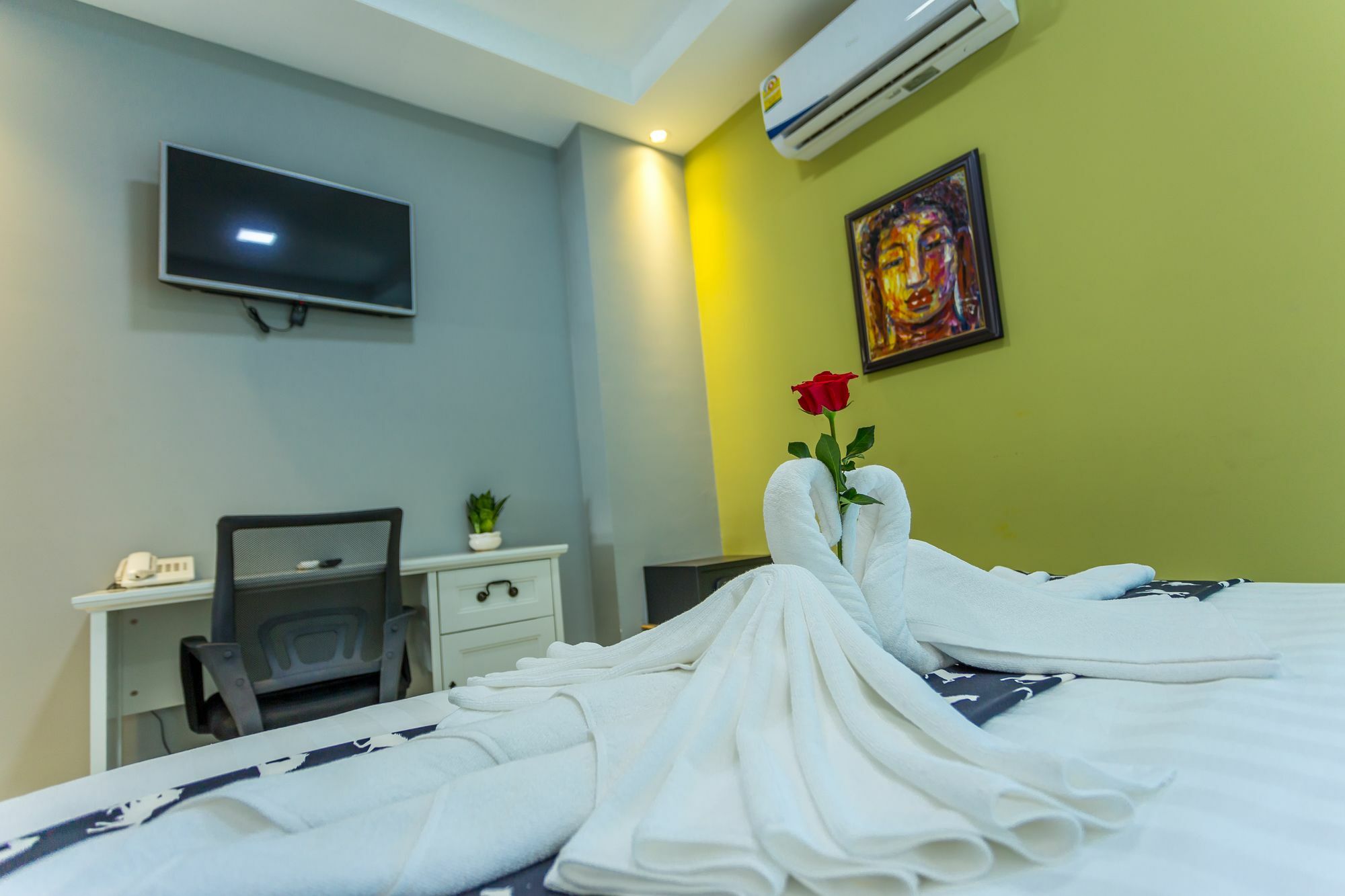 Botum Palace Hotel Phnom Penh Ngoại thất bức ảnh