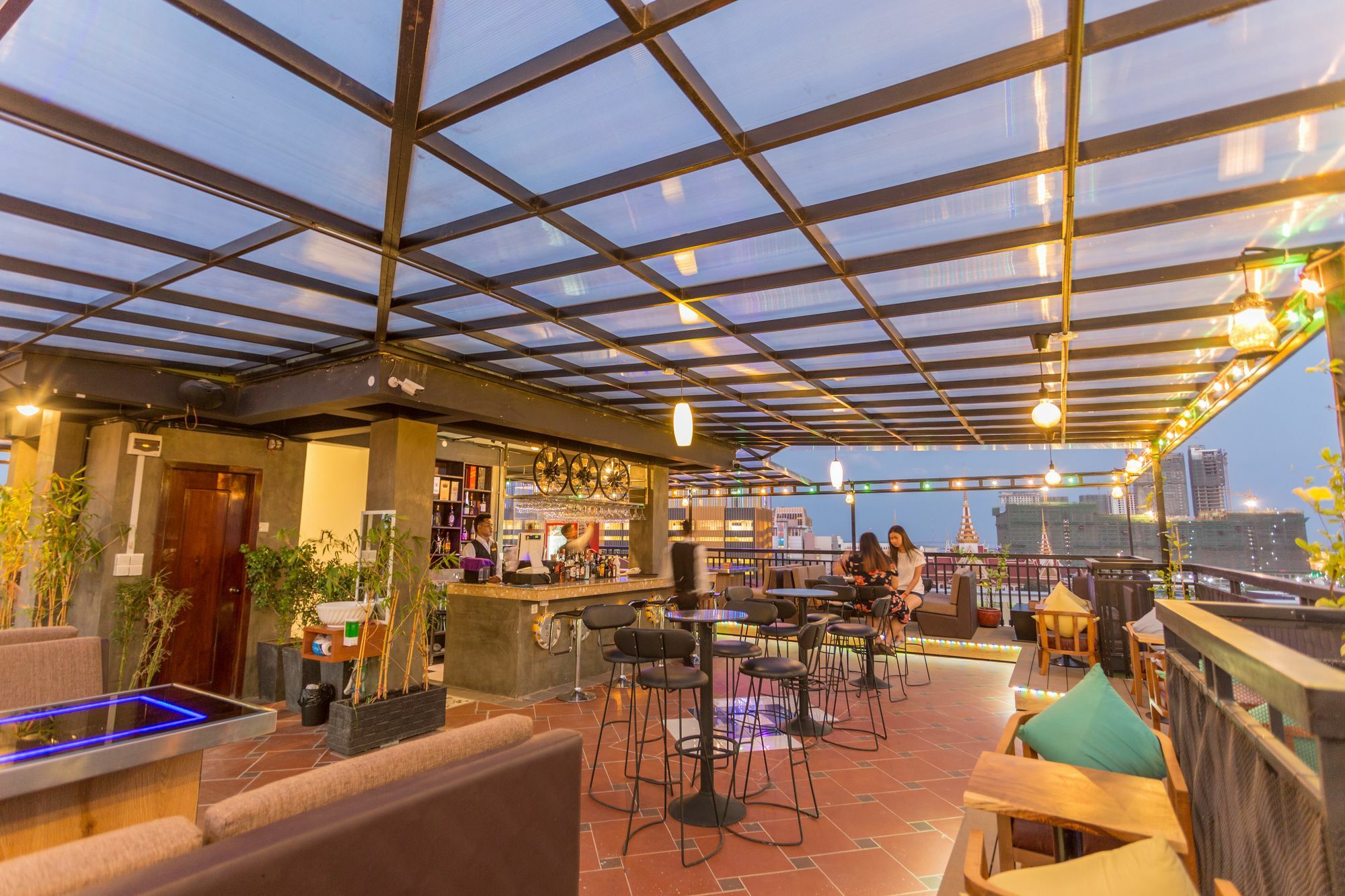 Botum Palace Hotel Phnom Penh Ngoại thất bức ảnh