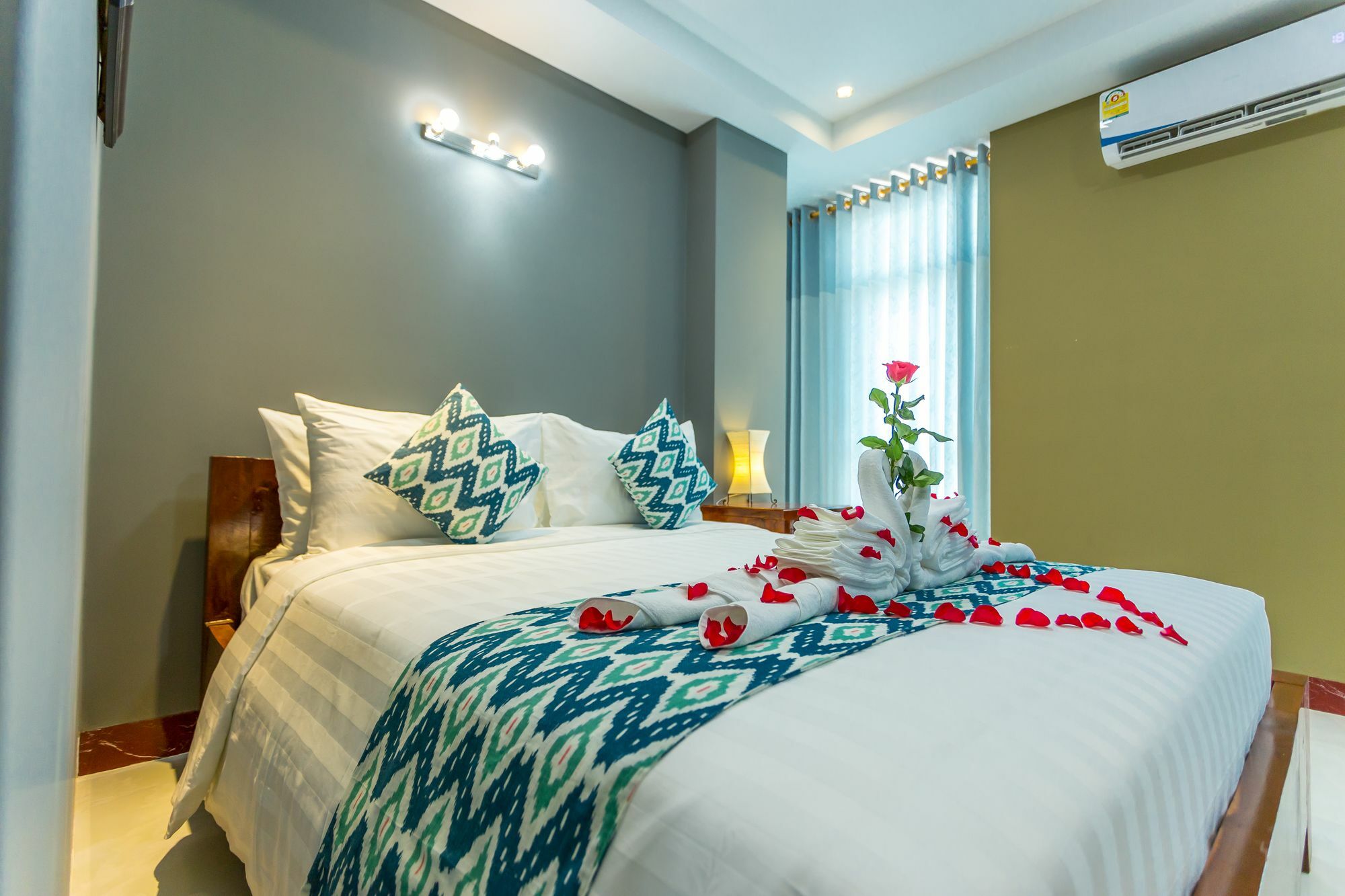 Botum Palace Hotel Phnom Penh Ngoại thất bức ảnh