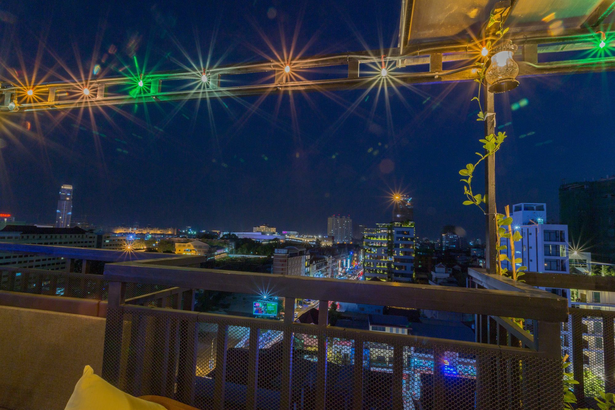 Botum Palace Hotel Phnom Penh Ngoại thất bức ảnh