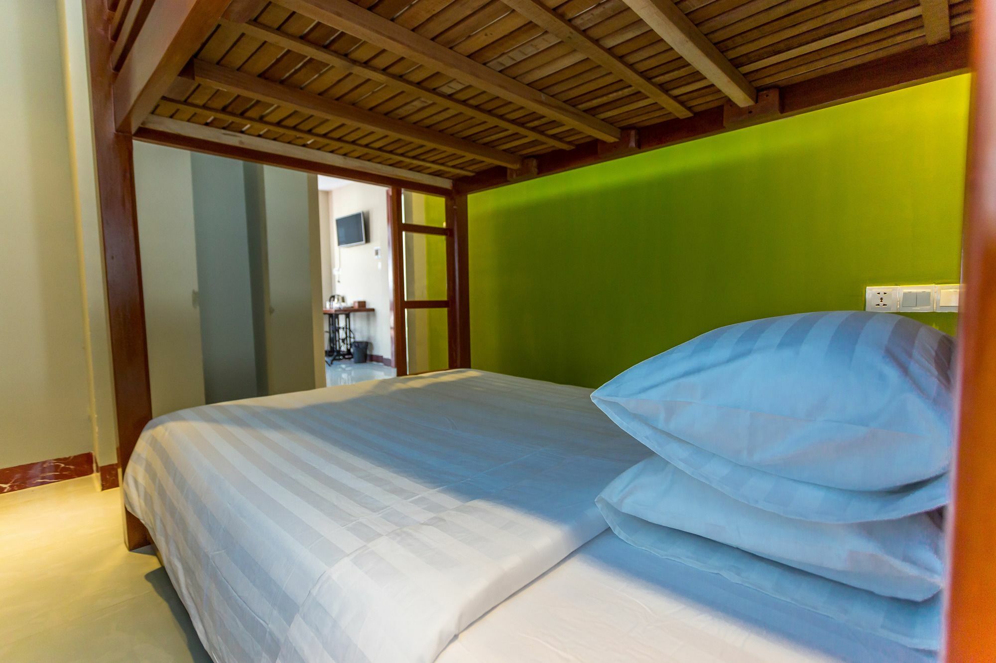 Botum Palace Hotel Phnom Penh Ngoại thất bức ảnh