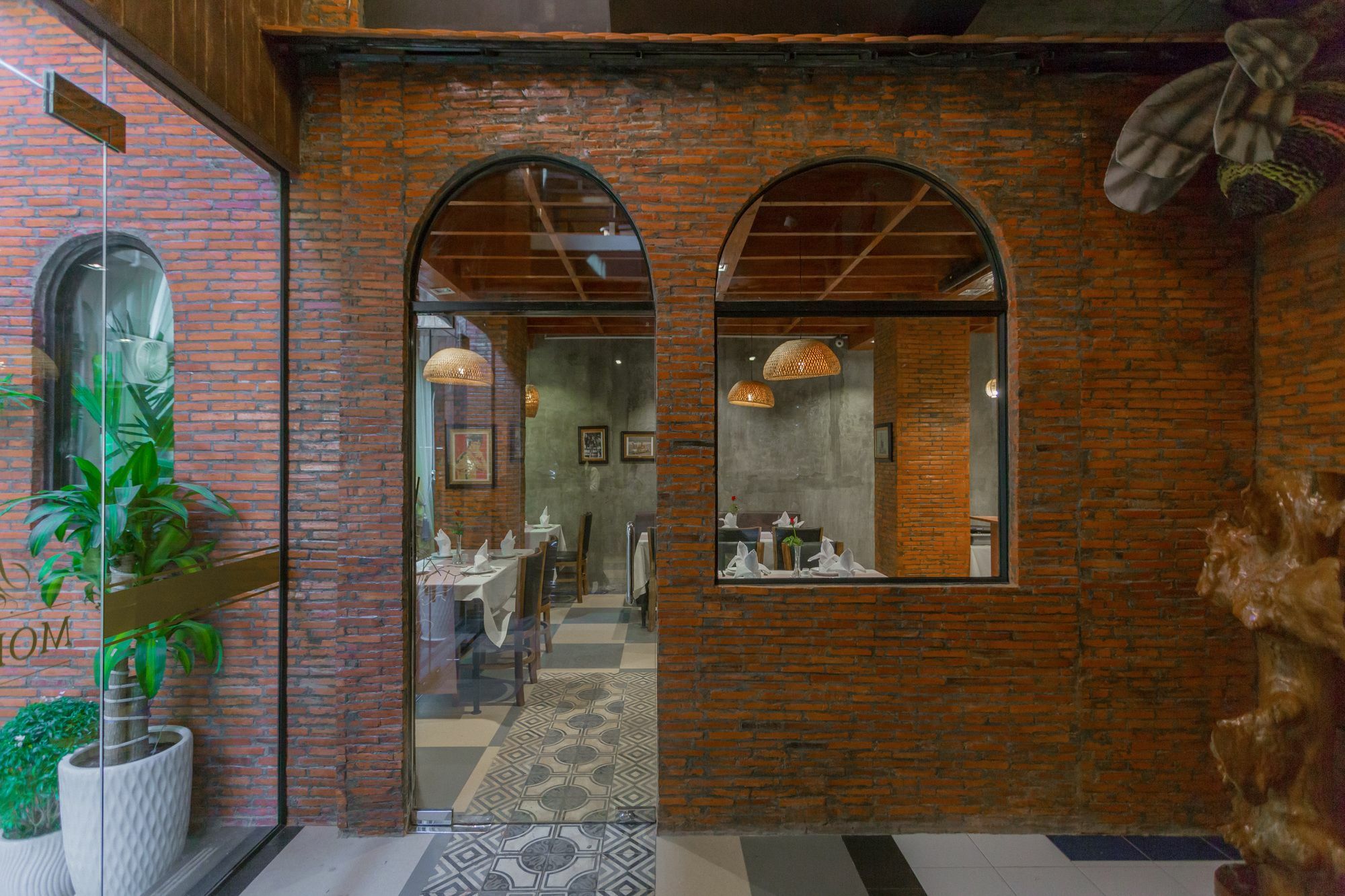Botum Palace Hotel Phnom Penh Ngoại thất bức ảnh